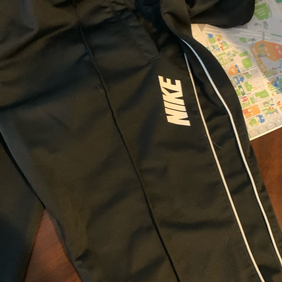 Black nike sweatpants - Picture 3 of 3